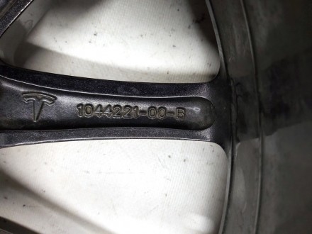 Диск колесный 18X8.5J ET40 AERO с повреждением Tesla model 3 1234221-00-C
Доста. . фото 4