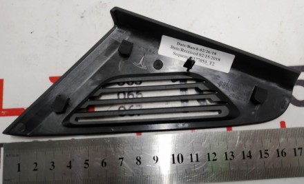 Накладка боковая панели крепления дефлекторов левая Tesla model X 1047161-00-B
. . фото 3