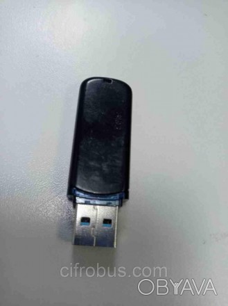 USB 32Gb - це компактний електронний пристрій, який використовується для зберіга. . фото 1