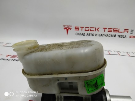 Расширительный бачок тормозной системы Tesla model S 1012042-00-Z. Київ. фото 1 Расширительный бачок тормозной системы Tesla model S 1012042-00-Z. Київ. фото 1