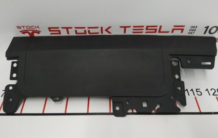 Подушка безопасности пассажира колени с панелью в сборе Tesla model 3 1077826-00. . фото 4