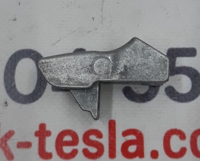Направляющий ограничитель основной высоковольтной батареи малый Tesla model S 10. . фото 2