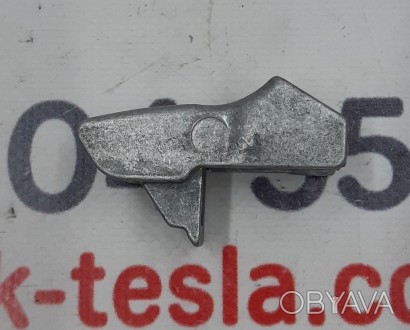 Направляющий ограничитель основной высоковольтной батареи малый Tesla model S 10. . фото 1