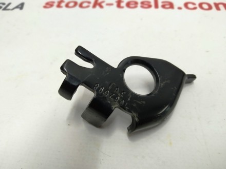 Кронштейн крепления пиропатрона ремня безопасности Tesla model S, model S REST 1. . фото 2