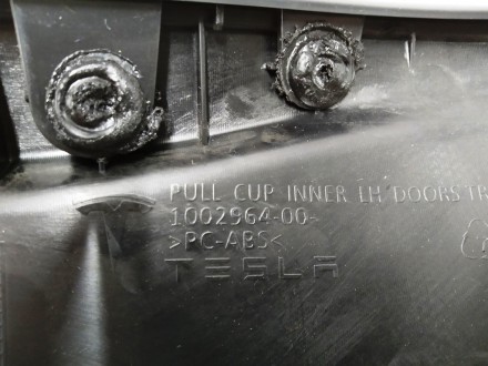 Корпус подстаканника центральной консоли в сборе с розеткой 12V Tesla model 3 10. . фото 4