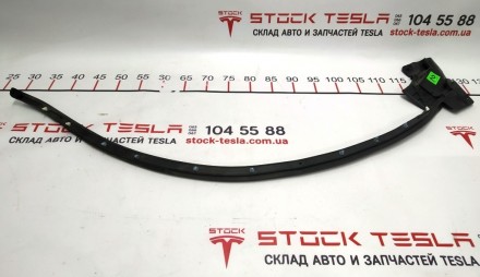 Уплотнитель двери задней правой нижний Tesla model S, model S REST 6009596-00-D
. . фото 2