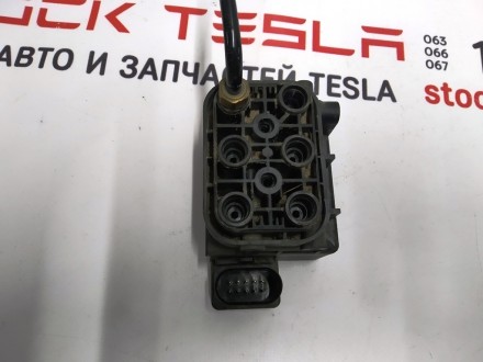 Блок клапанов пневмоподвески с соленоидами Tesla model S 6006406-00-A
Доставка . . фото 4