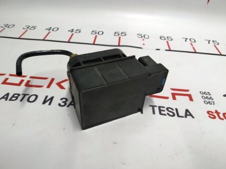 Блок клапанов пневмоподвески с соленоидами Tesla model S 6006406-00-A
Доставка . . фото 3