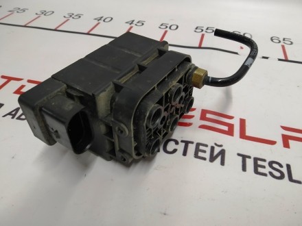 Блок клапанов пневмоподвески с соленоидами Tesla model S 6006406-00-A
Доставка . . фото 2