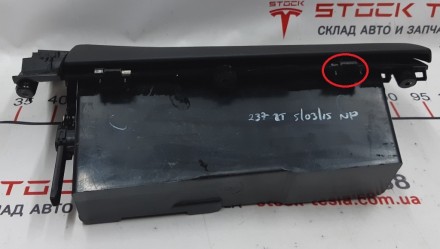 Бардачок (перчаточный ящик) PVC BLK с повреждением Tesla model S 1003327-08-L
Д. . фото 3