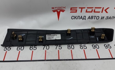 Накладка нижняя бардачка (NAPPA GRAIN BLACK PVC) Tesla model X S REST 1002301-08. . фото 3