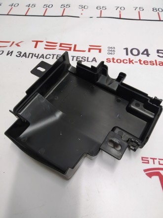 Крышка блока предохранителей DUAL MOTOR Tesla model S 1013274-02-C
Доставка по . . фото 3