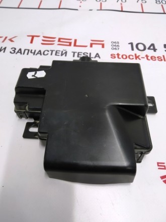 Крышка блока предохранителей DUAL MOTOR Tesla model S 1013274-02-C
Доставка по . . фото 2