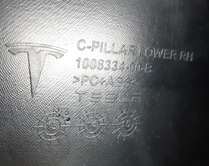 Облицовка стойки C нижняя правая MAMTH LTHR с повреждением Tesla model S 1008334. . фото 4