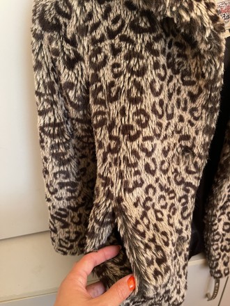 Шуба леопардовая из искусственного меха для девочки, размер 5-6 лет, длина -58 с. . фото 4
