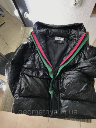 
Демисезонная куртка в черном цвете
Материал: лак moncler 
утеплитель синтепух
Т. . фото 7