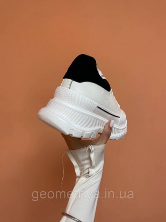 
Теплі кросівки у стилі MCQUEEN LOW WHITE
Демісезонні жіночі кросівки стануть у . . фото 6