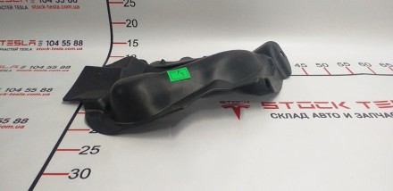 Накладка стакана переднего правая резин. Tesla model S 1005419-00-C
Доставка по. . фото 4