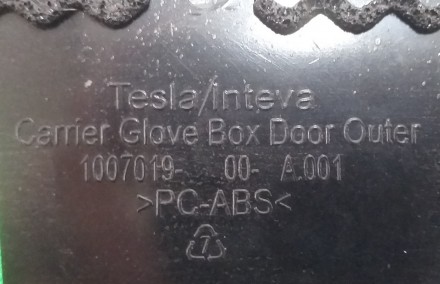 Лицевая панель бардачка (перчаточного ящика) 13A PUR CREAM Tesla model X 1007018. . фото 6