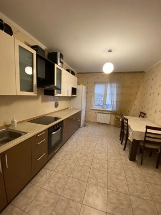 Продается Двухкомнатная квартира с раздельными комнатами около метро Позняки по . . фото 2