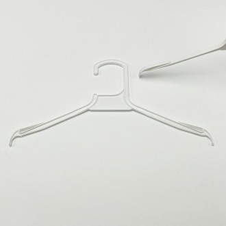 Пластмассовые детские плечики для одежды W-V25 белого цвета.
В упаковке 10 штук.. . фото 3