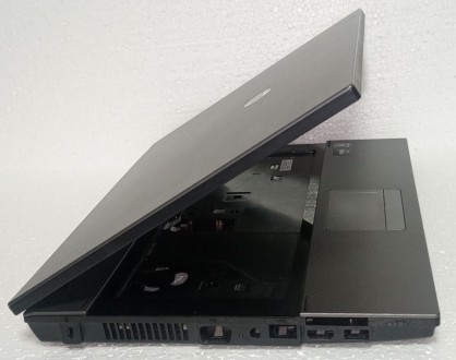 Корпус з ноутбука HP 625 (1)

В комплекті кришка, рамка та петлі матриці, сере. . фото 5