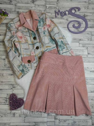Женский вельветовый костюм комплект пиджак и юбка цвета пудра с цветочным принто. . фото 2