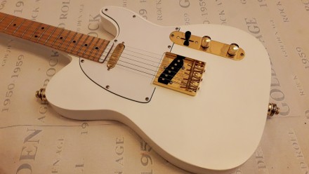 Электрогитара Fender Telecaster Custom Shop White Gold China.
С логотипом Fender. . фото 3