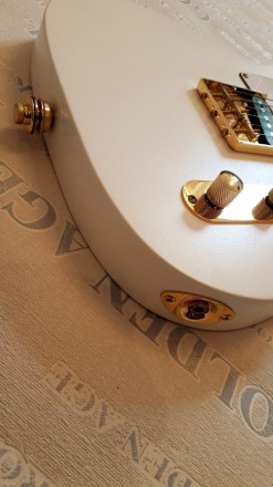 Электрогитара Fender Telecaster Custom Shop White Gold China.
С логотипом Fender. . фото 8