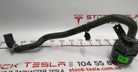 Трубка насоса охлаждения к расширительному бачку Tesla model S 1037855-00-D
Дос. . фото 3