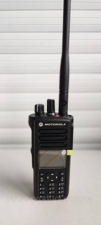 Профессиональная портативная аналогово-цифровая радиостанция Motorola DP4800e VH. . фото 3