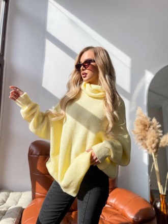 Женский длинный теплый свитер оверсайз из шерсти желтого цвета.
Свитер мягкий и . . фото 2