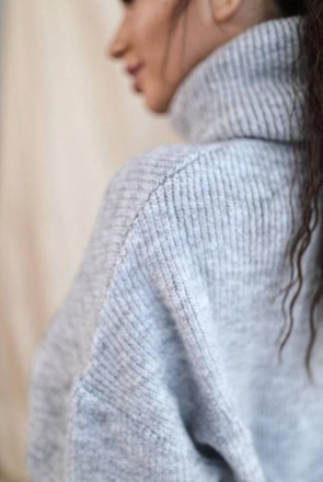 Женский длинный теплый свитер оверсайз из шерсти серого цвета.
Свитер мягкий и н. . фото 5