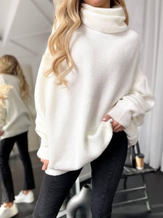 Женский длинный теплый свитер оверсайз из шерсти белого цвета.
Свитер мягкий и н. . фото 4