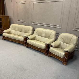 Б/в дуже гарний стан
В комплект входить тримісний , двохмісний диван та крісло
Д. . фото 3