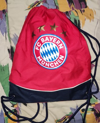 Сумочка-рюкзачок с символикой  FC Bayern Munchen, для обуви, формы и т.д, размер. . фото 2