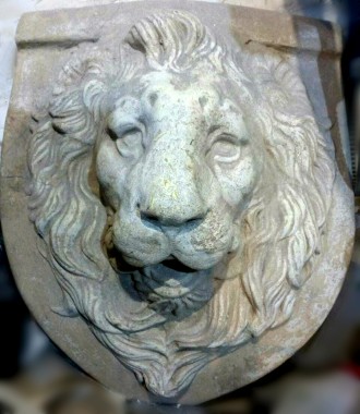 Маска льва на щите. гипс--450грн, бетон белый(М500)--650грн. 450*350 мм. Продажа. . фото 2
