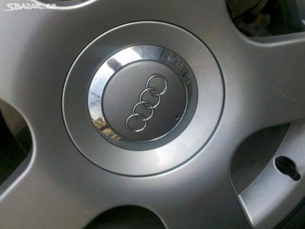 Оригинальные колпачки заглушки на литые диски Audi 8E0 601 165
8E0601165'
. . фото 6