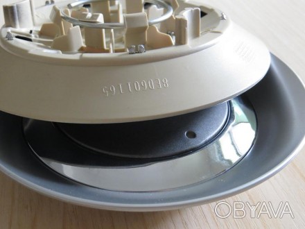Оригинальные колпачки заглушки на литые диски Audi 8E0 601 165
8E0601165'
. . фото 1