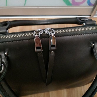 Женская сумка из натуральной кожи, цвет серый металлик, в идеальном состоянии, е. . фото 5