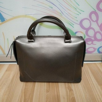 Женская сумка из натуральной кожи, цвет серый металлик, в идеальном состоянии, е. . фото 2