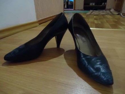 Продам чёрные туфли на каблуках, 39 размера. Туфли удобные, стойкие, красиво смо. . фото 2