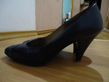 Продам чёрные туфли на каблуках, 39 размера. Туфли удобные, стойкие, красиво смо. . фото 4