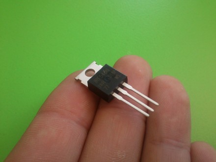  IRF640N является силовым полевым транзистором.Транзистор с изолированным затвор. . фото 8