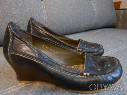 Кожаные туфли на танкетке,размер 38-38,5 в отличном состоянии(как новые),средняя. . фото 1