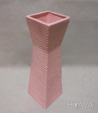 Ваза "Пирамида". Розовый цвет. Высота 32 см. В упаковке 30 штук
Глянцевое покрыт. . фото 1