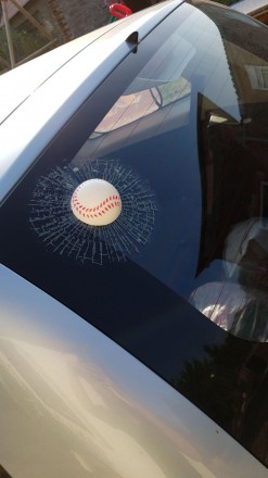 Оригинальная наклейка на стекло авто "Мяч в стекле" Уникальный дизайн.. . фото 4