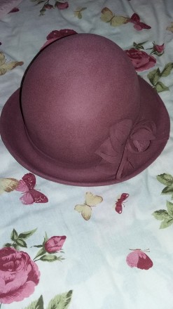 Красивая фетровая шляпка приятного темнорозового цвета для дам с изысканным вкус. . фото 3