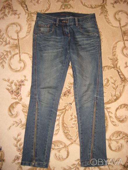 Продам женские джинсы Jennyfer - 27 размера. Спереди и сзади на карманах вшиты м. . фото 1
