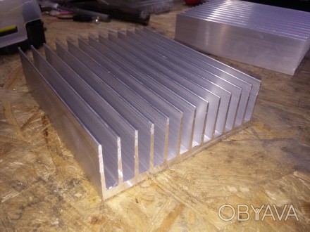 Радиаторный алюминиевый профиль для охлаждения электрооборудования. ОН-082 122х3. . фото 1